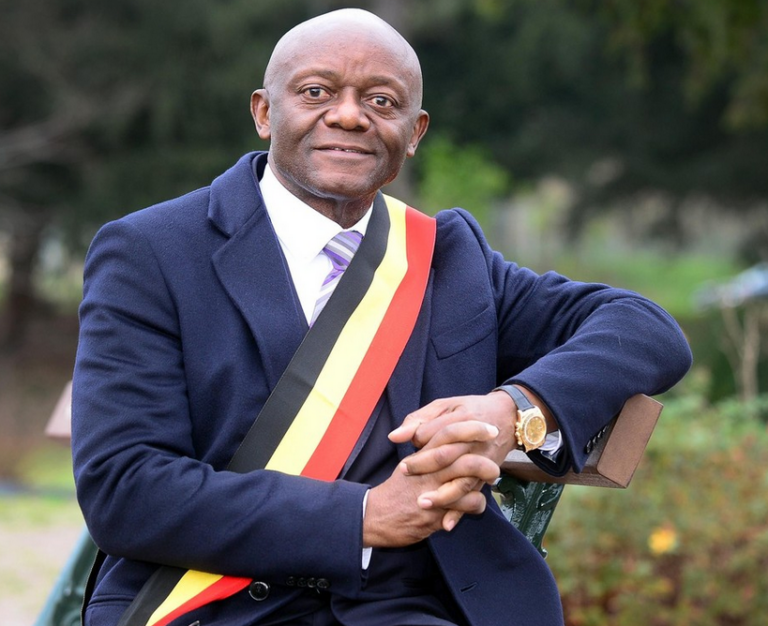 Burgemeester Pierre Kompany zwaait binnenkort af: “Je kan niet én christen zijn én tegen migratie zijn”