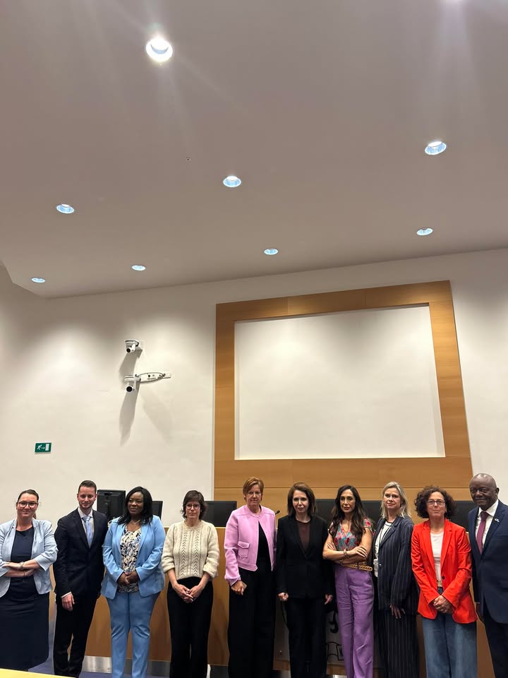 9ans.

Cela fait 9ans que Vida Mehrannia, une femme forte et bouleversante, se bat pour la libération de son mari Ahmadreza Djalali.