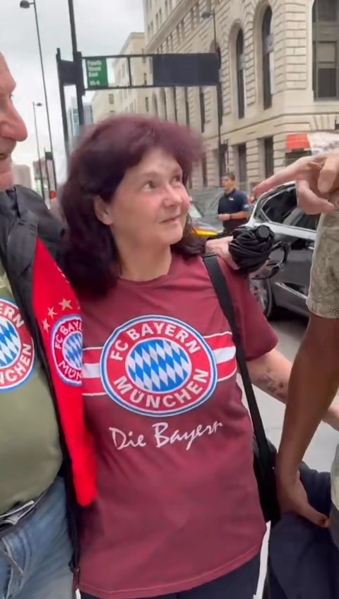 🔥 Me voilà à Cincinnati !
Entouré de fans venus d’aussi loin que moi:-)