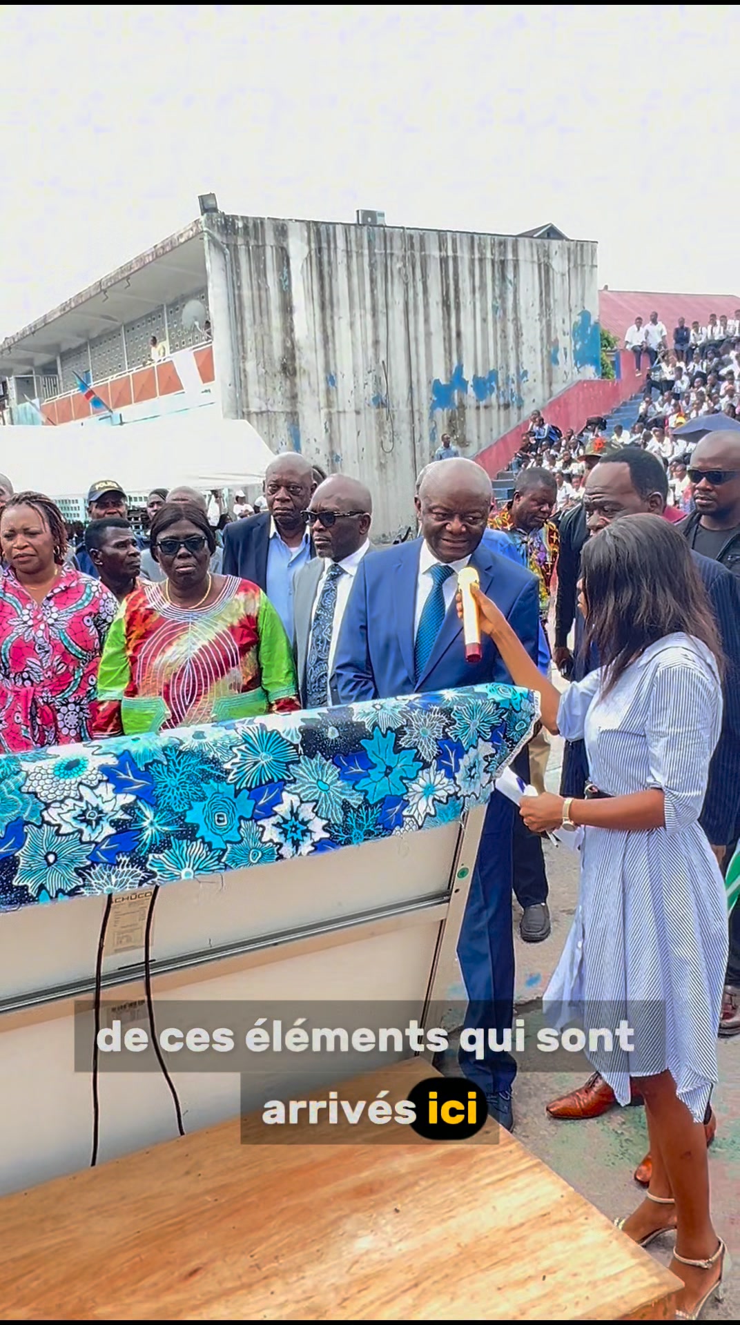 🌑 Matonge est plongé dans le noir. Mais regardez bien… une école reste éclairée.

📍 Nous sommes à Matonge, dans la commune de Kalamu à Kinshasa.