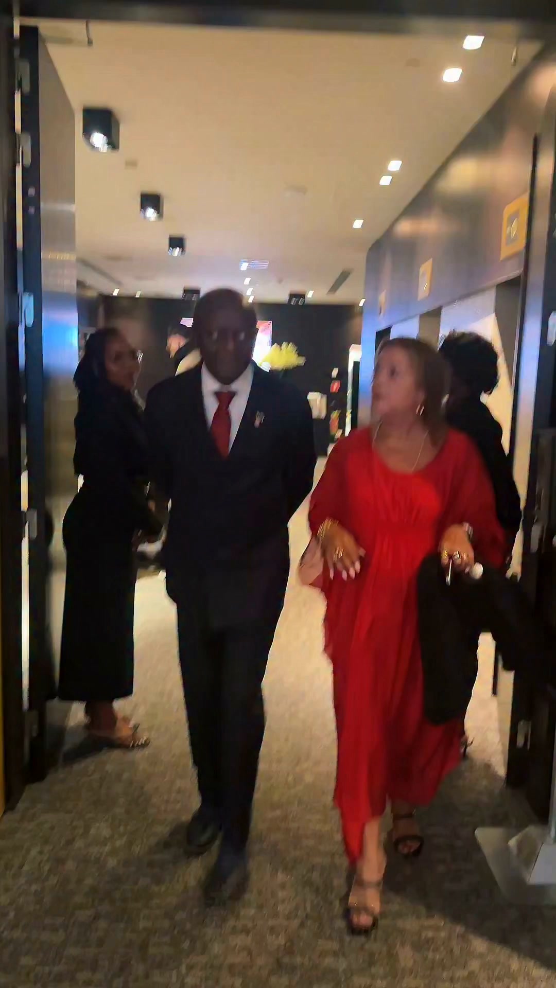 ✨ Gala Ufhadili – AsIEDAC

J’ai eu le plaisir de participer au Gala Ufhadili de l’AsIEDAC, organisé au The Hotel Brussels.
